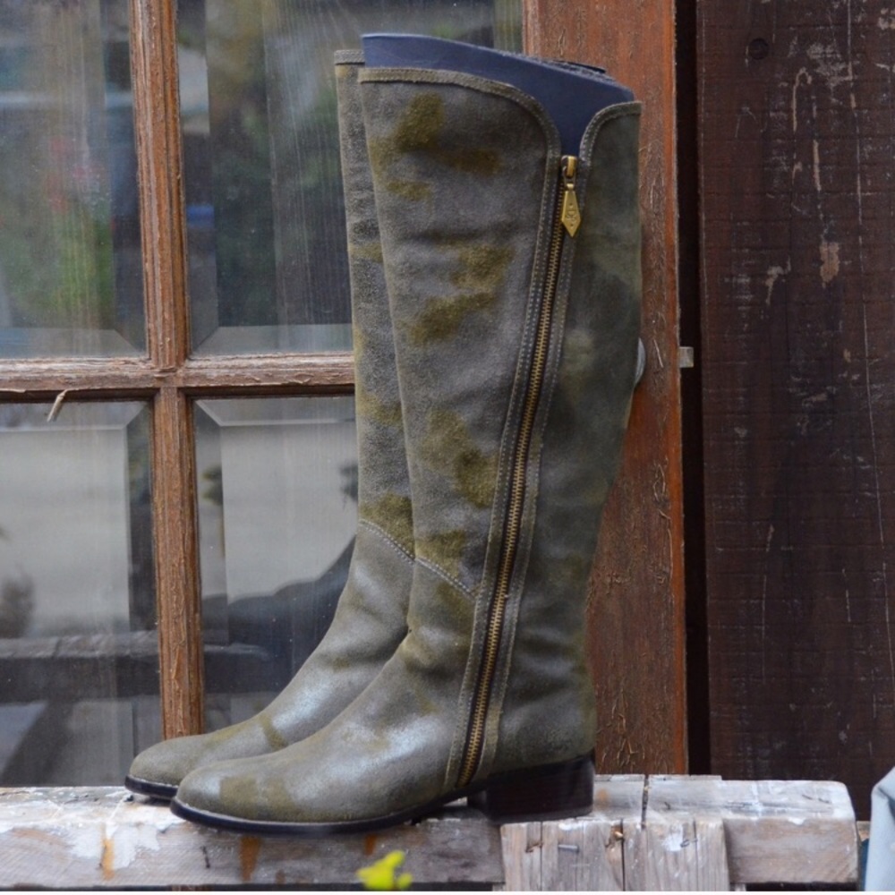 NWOT Tall leather Donald J Pliner